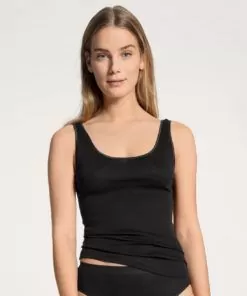 jente i svart bomull singlet fra calida