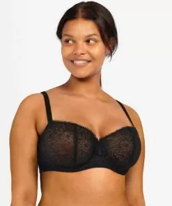 jente i svart uvattert full-cup BH fra Chantelle