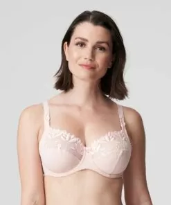 kvinne i rosa full cup BH med blonder fra prima donna