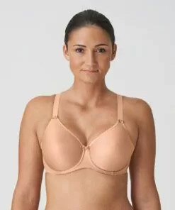 kvinne med beige BH t-skjorte