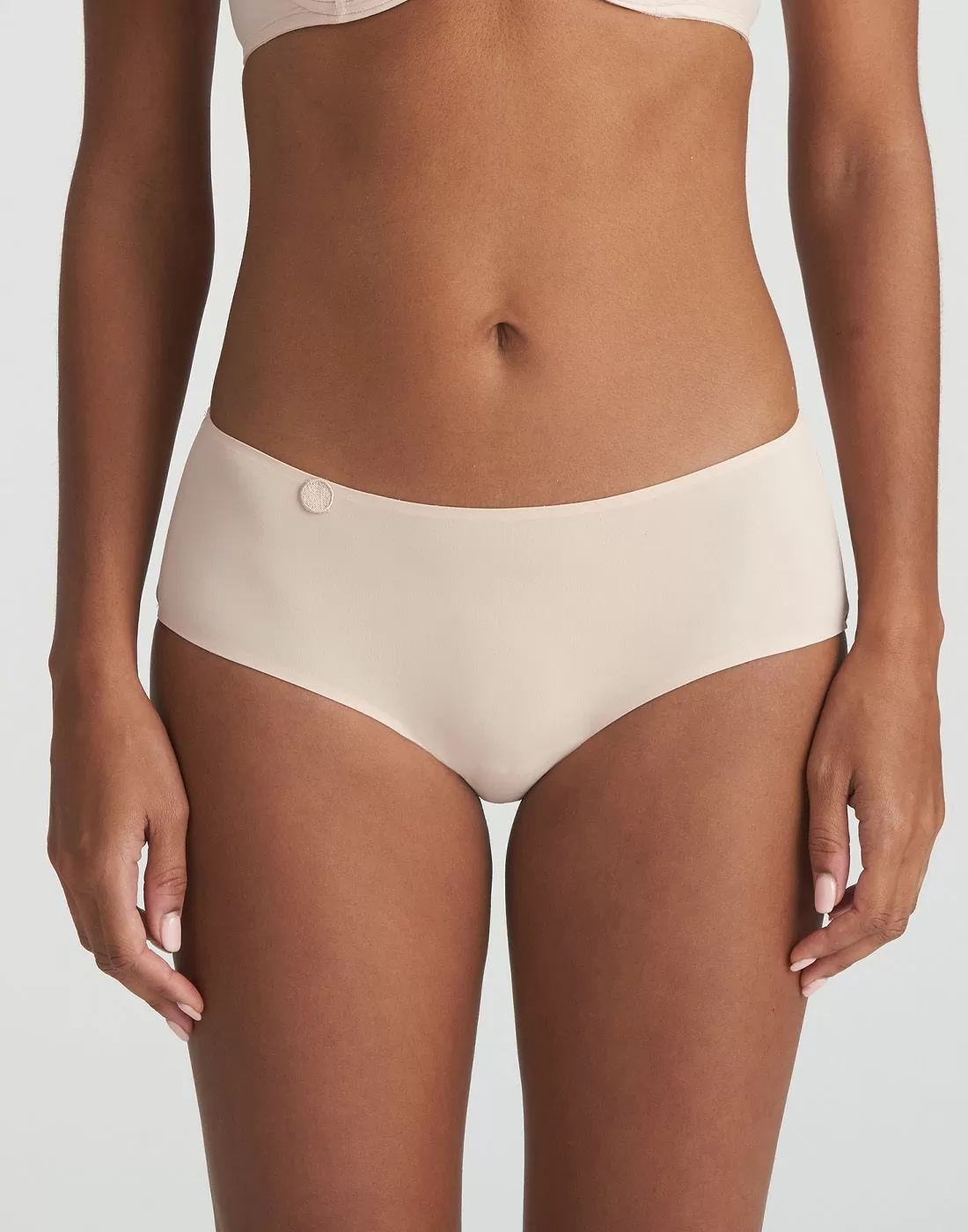 jente i beige hipster truse sømløs