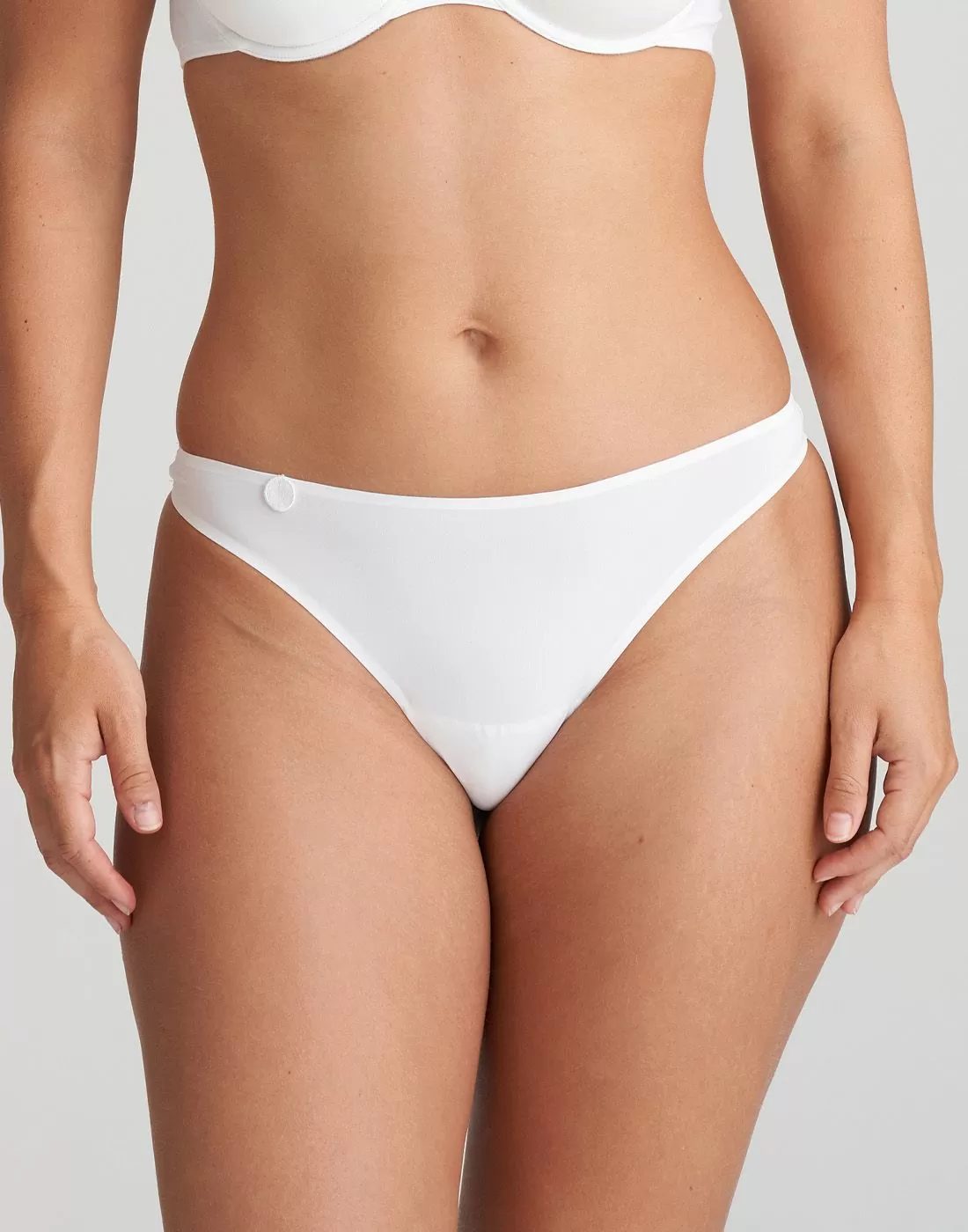 jente i hvit stringtruse sømløs fra marie jo