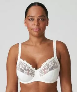 mørk kvinne med blonde BH i offwhite fra prima donna