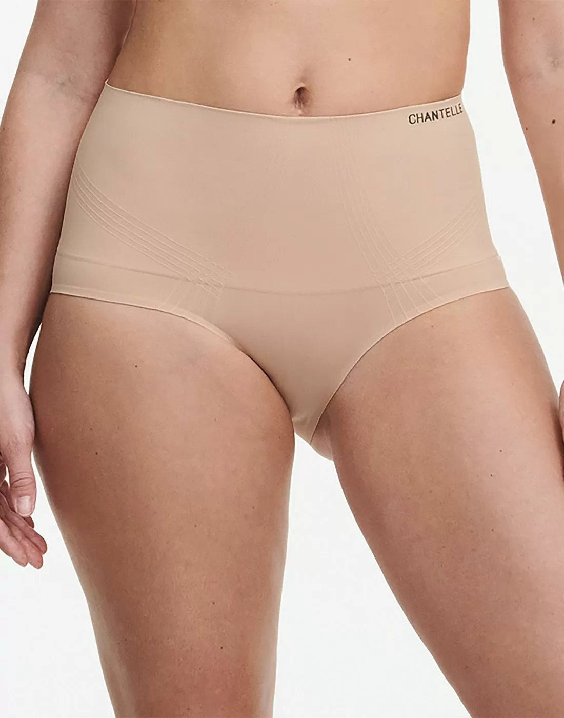 Chantelle hold in truse på underkropp