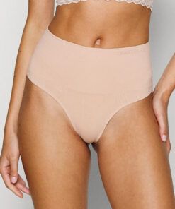 jente i beige hold-in high waist stringtruse