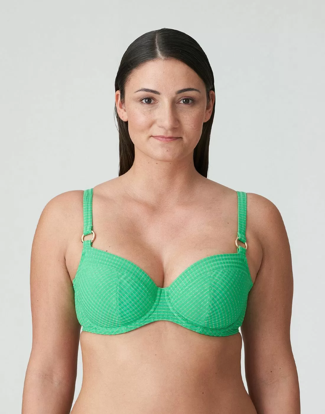 kvinne med grønn bikinioverdel fra Prima Donna