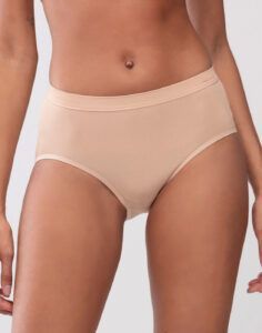 Beige høy truse på underkropp