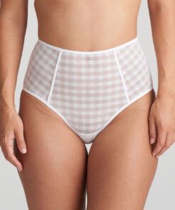 kvinnekropp med high waist hvit truse