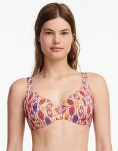Bikinioverdel på mørkblond jente