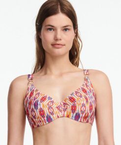 Bikinioverdel på mørkblond jente