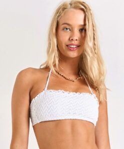blond jente i hvit bikini med tekstur fra Banana Moon