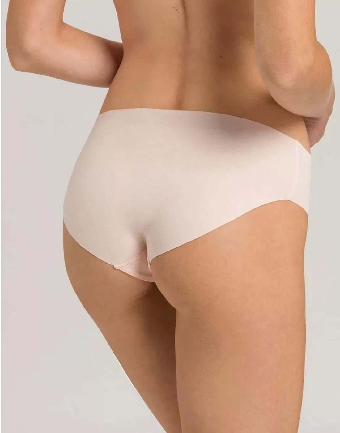 hanro invisible cotton truse svart med høy skjæring