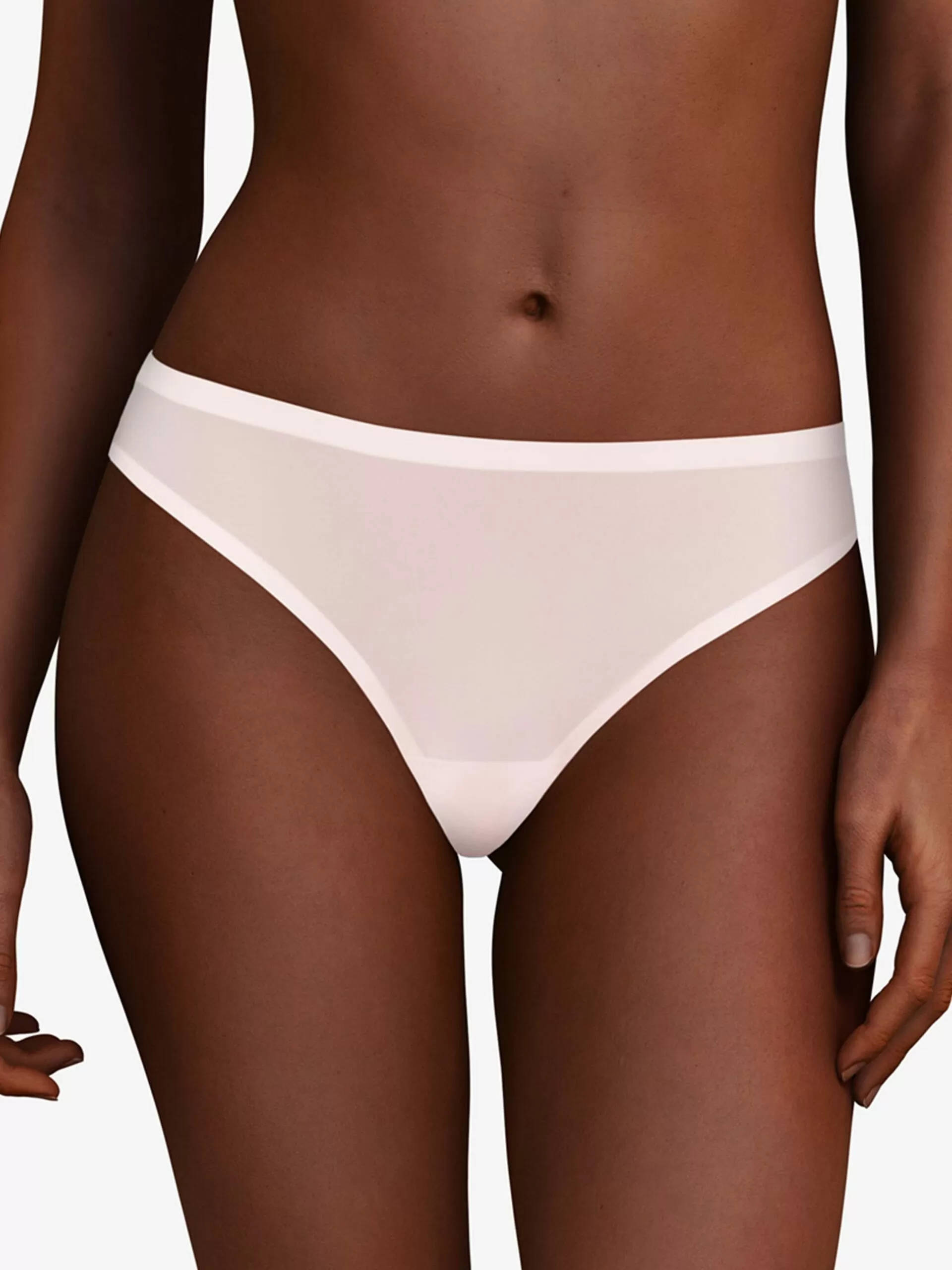 jente med sømløs stringtruse fra Chantelle