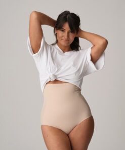 kvinne i beige hold in truse fra prima donna
