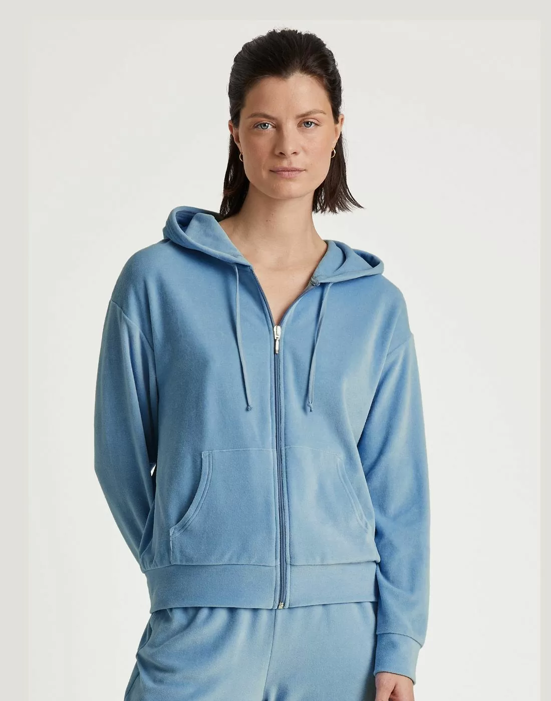 calida-lounge-velours-hettejakke-endless-sky