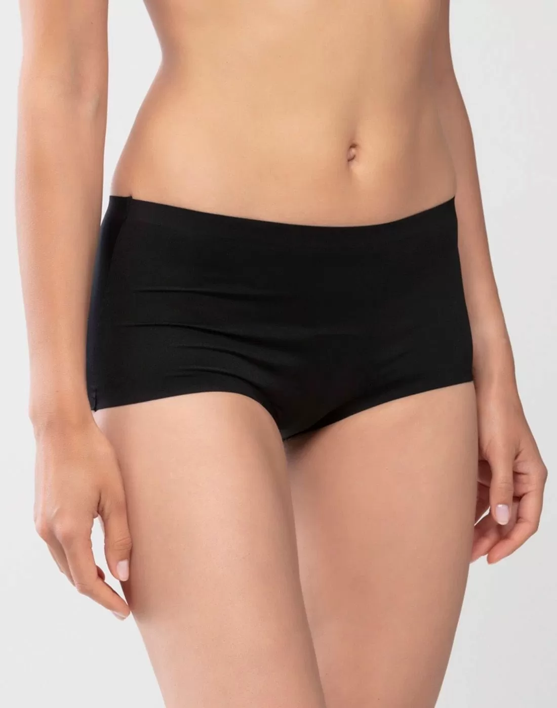 Sort sømløs truse på underkropp