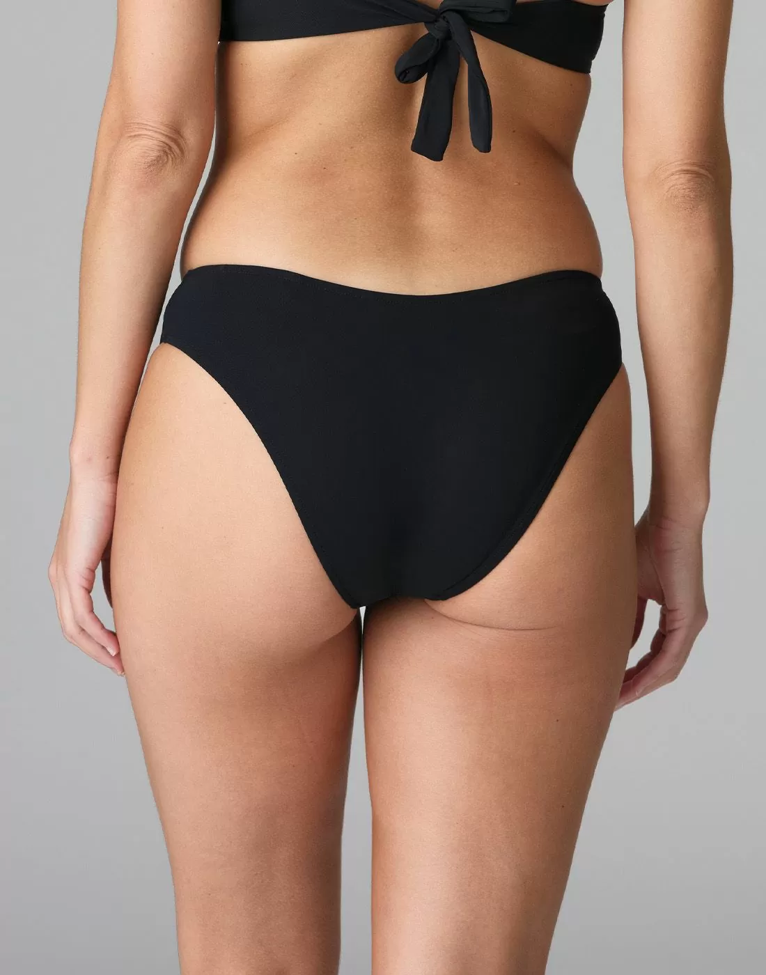 bikinitruse sarda svart