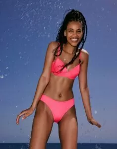 sarda bikinitruse bachanan rosa