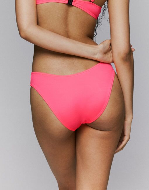 sarda bikinitruse bachanan rosa