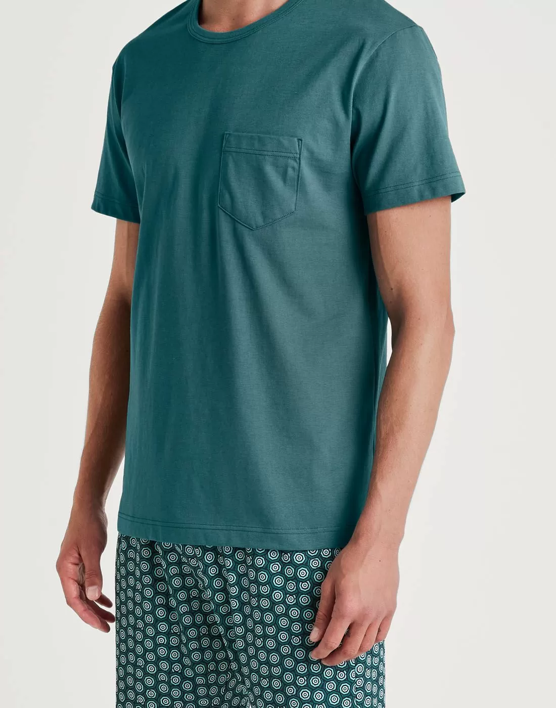 calida herrepysj grønn med shorts og t-skjorte