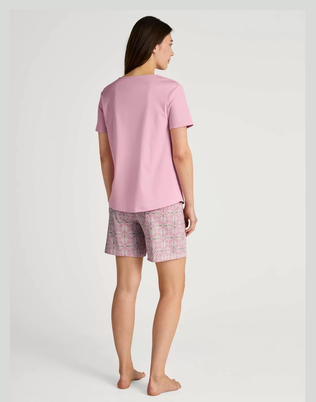 calida pysjamas rosa med shorts og t-skjorte