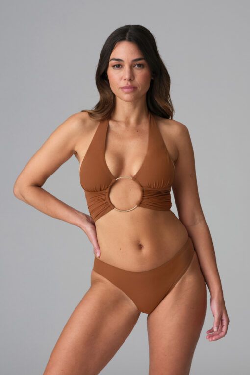 sarda lita bikinitopp trendy gullring brun