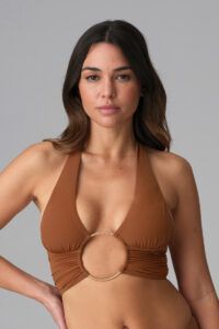 sarda lita bikinitopp trendy gullring brun