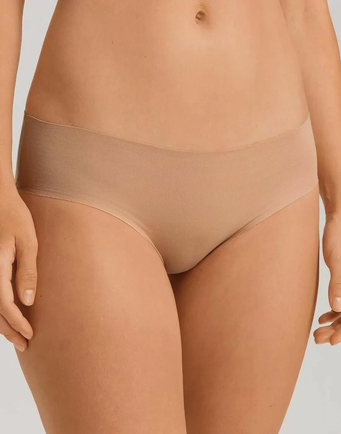 hanro invisible cotton midi truse beige